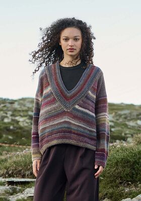 MAGLIONE CON SCOLLO A V Gomitolo Intenso di Lana Grossa